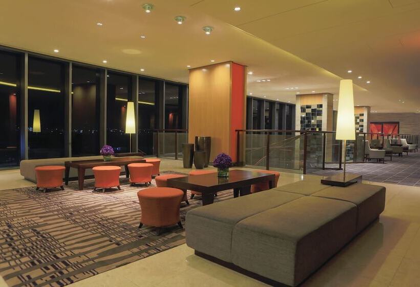 Hotel Holiday Inn & Suites Makati, An Ihg