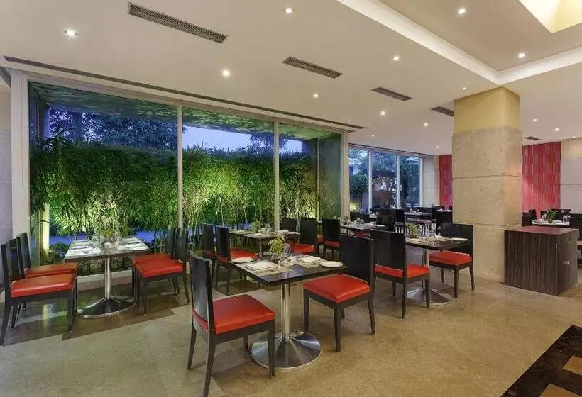 ホテル Hometel Roorkee