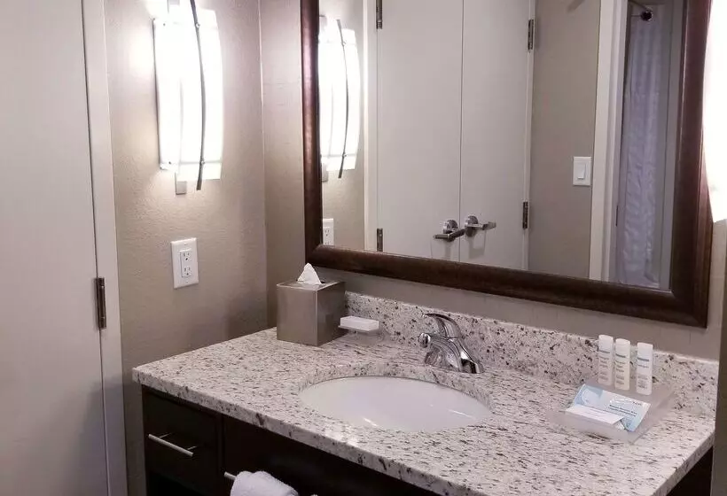 Отель Homewood Suites By Hilton Calgary Airport, Alberta, Canada