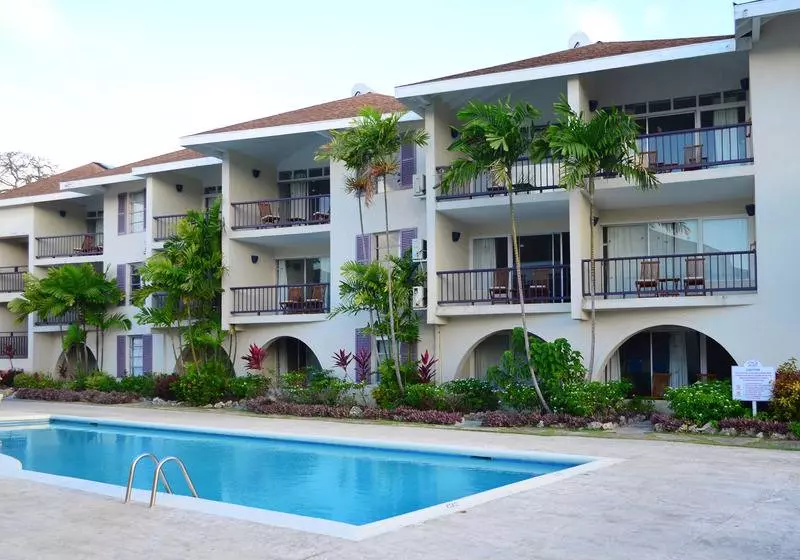 هتل Infinity On The Beach