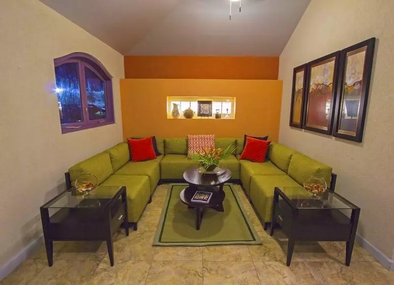 هتل Infinity On The Beach