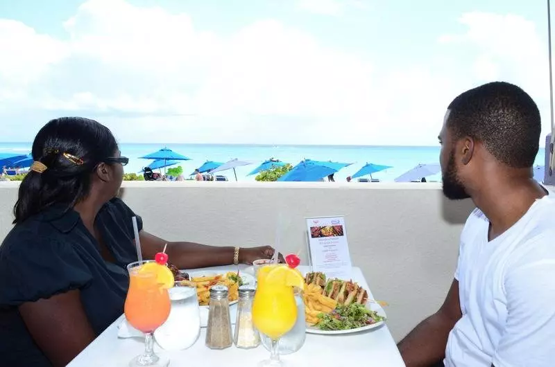 هتل Infinity On The Beach