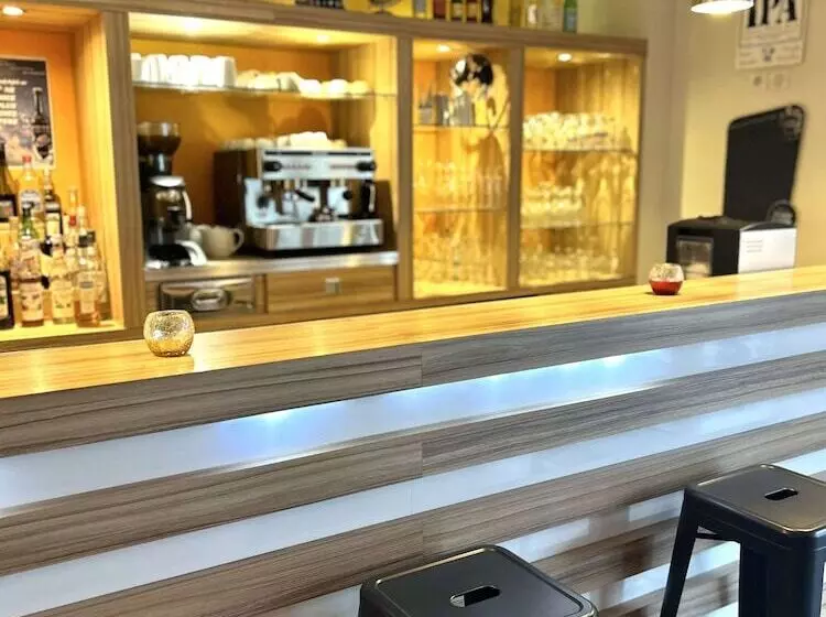 Hotel Kyriad La Rochelle Centre  Les Minimes