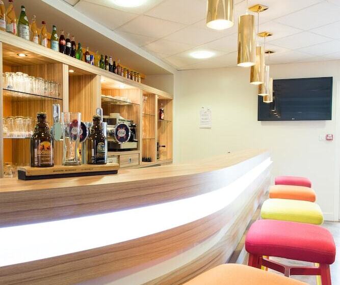 בית מלון כפרי Kyriad La Rochelle Centre  Les Minimes