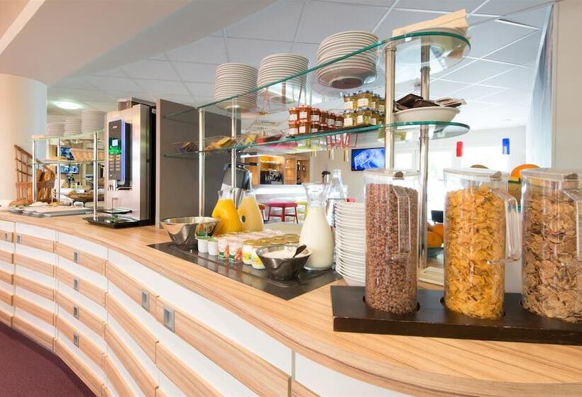 בית מלון כפרי Kyriad La Rochelle Centre  Les Minimes