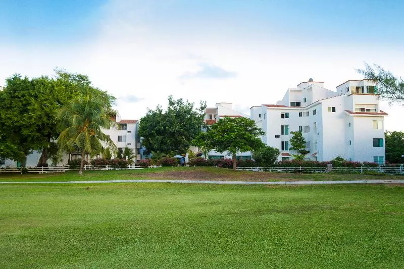 Las Gaviotas Hotel & Suites