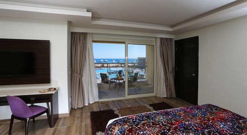 هتل Pickalbatros White Beach Resort  Hurghada