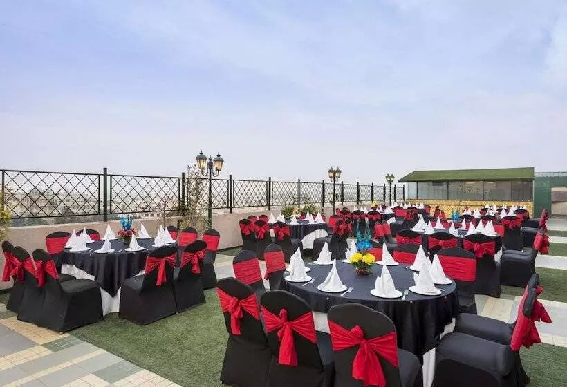 Hotelli Ramada By Wyndham Jalandhar City Center