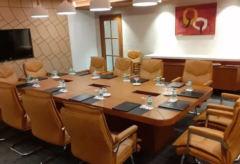 Hotelli Ramada By Wyndham Jalandhar City Center