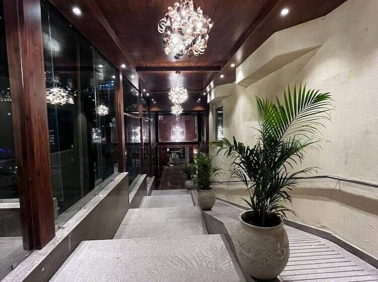 هتل The India At Big Bend