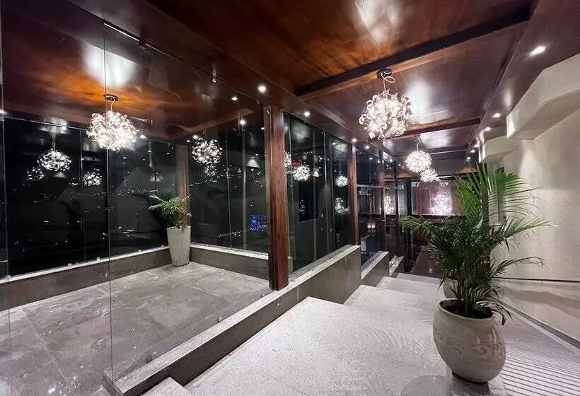 Hotel The India At Big Bend