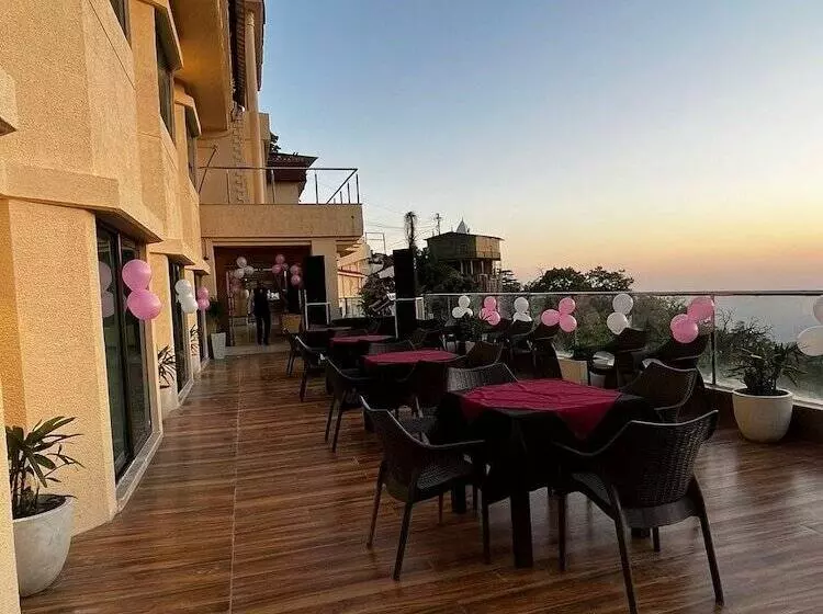 Hotel The India At Big Bend