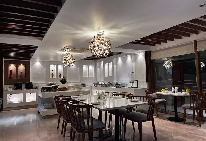 Hotel The India At Big Bend