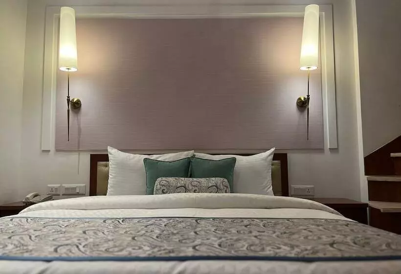 Hotel The India At Big Bend