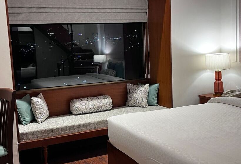 هتل The India At Big Bend