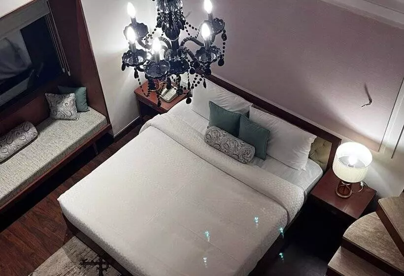 Hotel The India At Big Bend