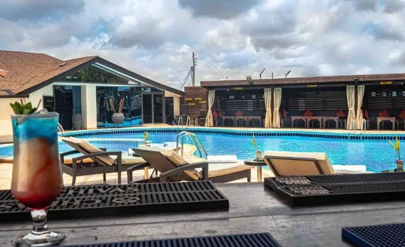 Oak Plaza Hotels East Airport