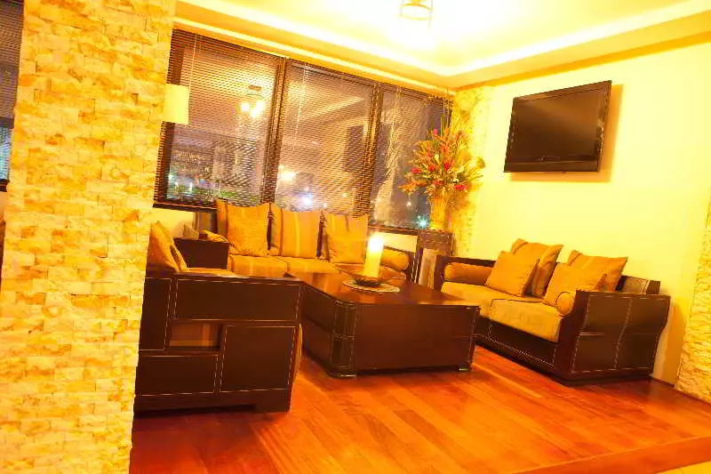 Oak Plaza Hotels East Airport