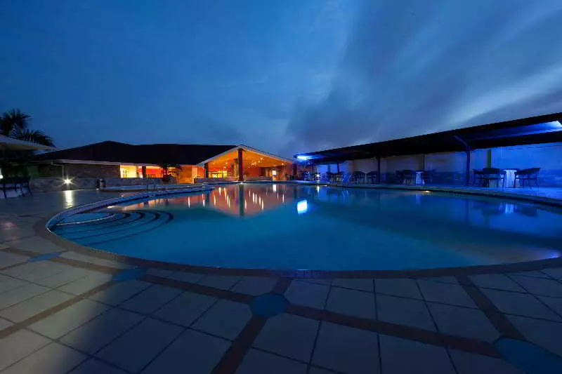 Oak Plaza Hotels East Airport