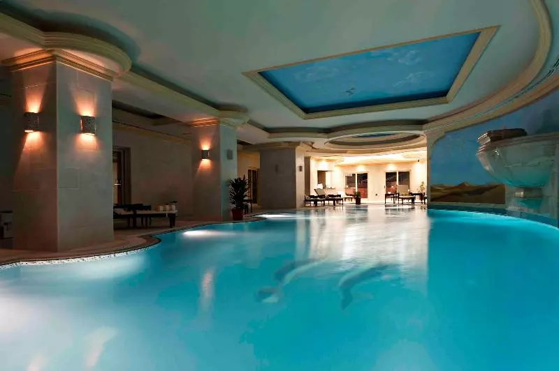 اقامتگاه Magnum Hotel & Suites West Bay