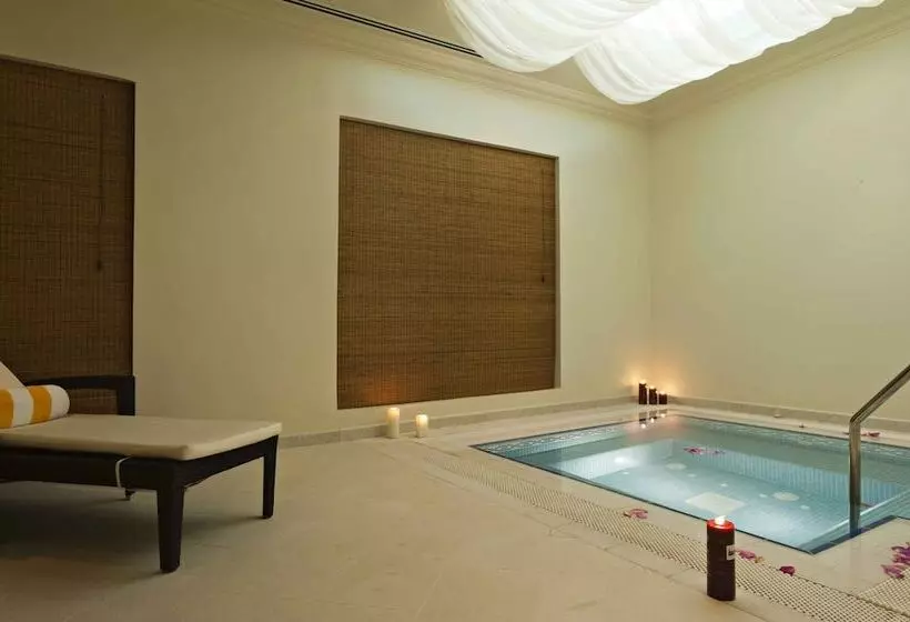 اقامتگاه Magnum Hotel & Suites West Bay