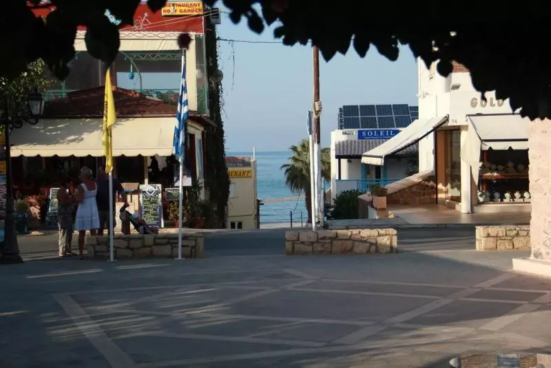 Stefania Studios By Estia