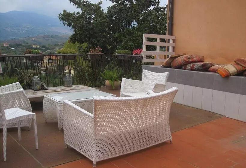 تختخواب و صبحانه Casa Rossa