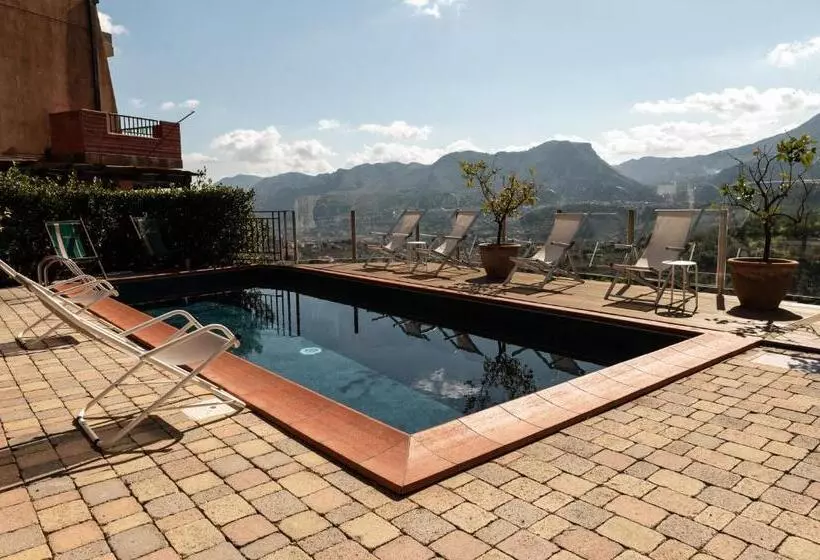 تختخواب و صبحانه Casa Rossa