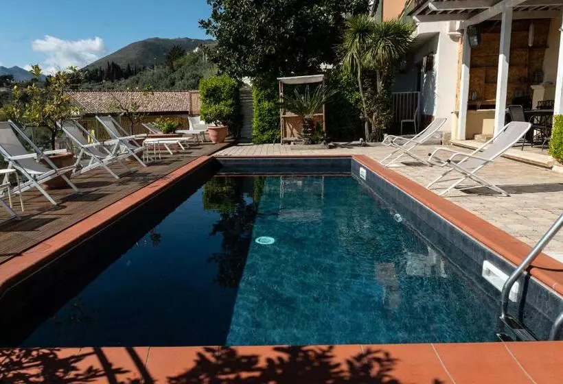 تختخواب و صبحانه Casa Rossa