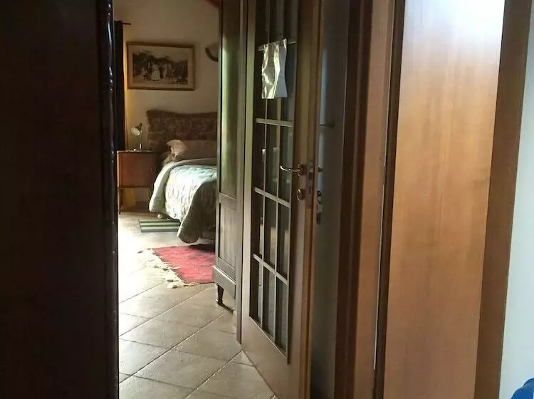 تختخواب و صبحانه La Casa Inglese