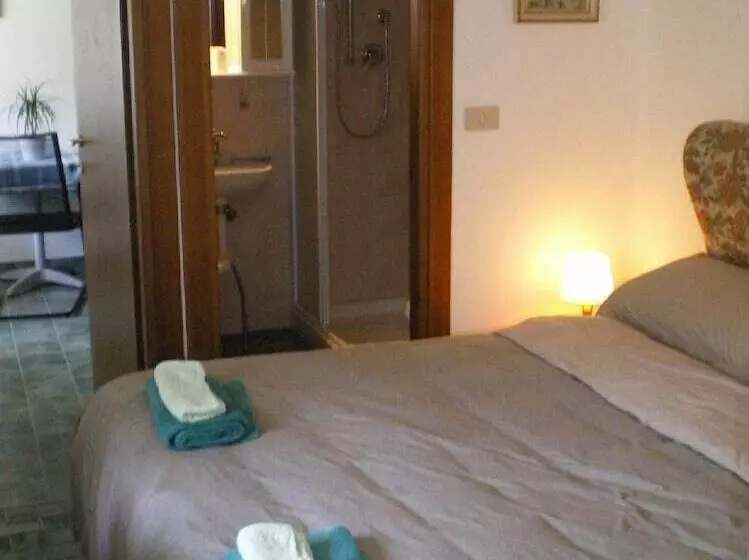 تختخواب و صبحانه La Casa Inglese