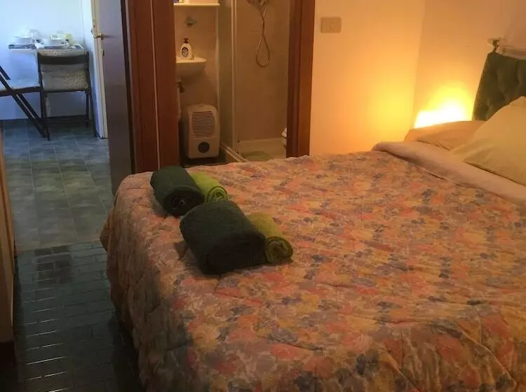 تختخواب و صبحانه La Casa Inglese