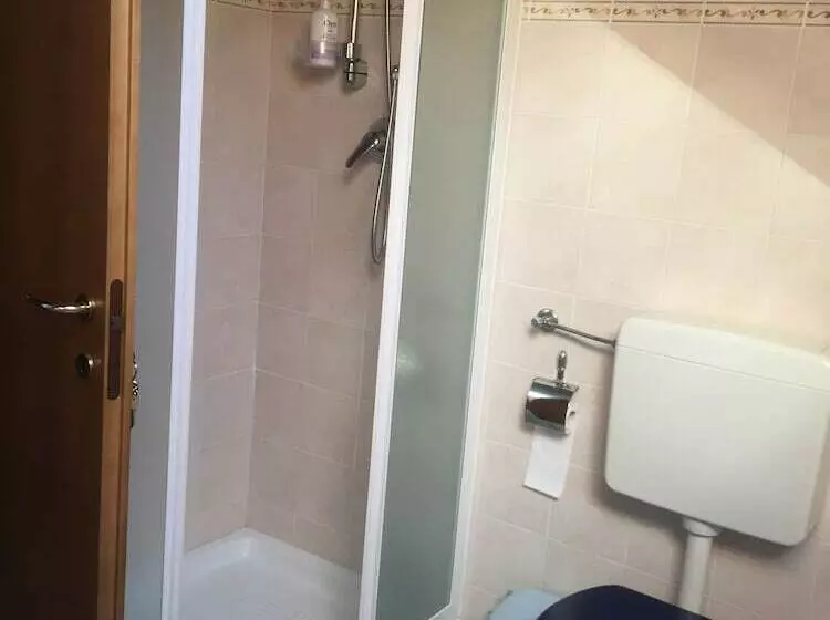 تختخواب و صبحانه La Casa Inglese