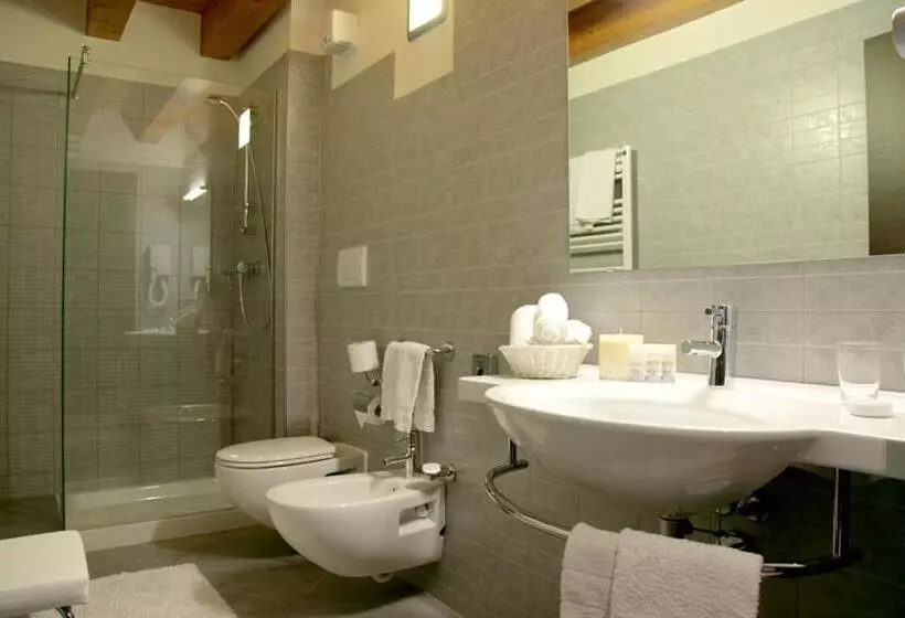 هتل Corte Della Rocca Bassa