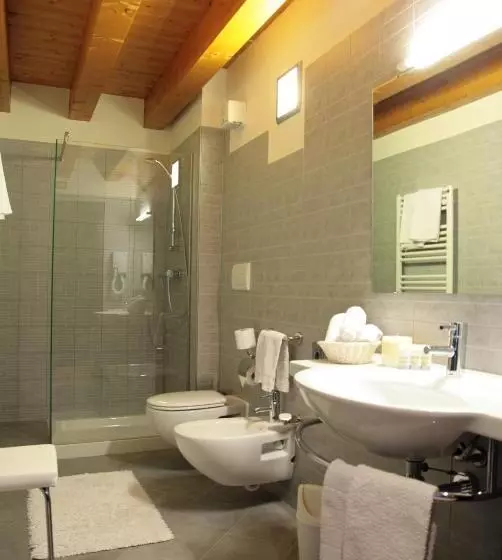 هتل Corte Della Rocca Bassa