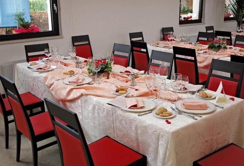 בית מלון כפרי Corte Della Rocca Bassa