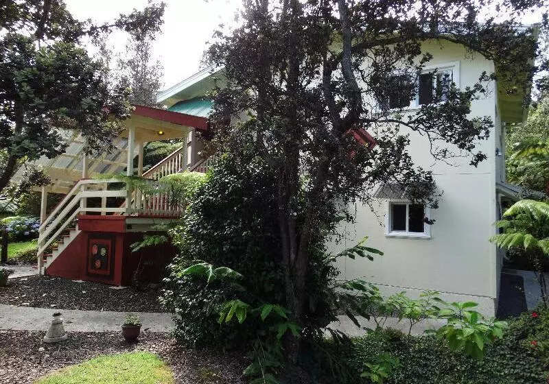 فندق Chalet Kilauea Collection - Inn At Volcano