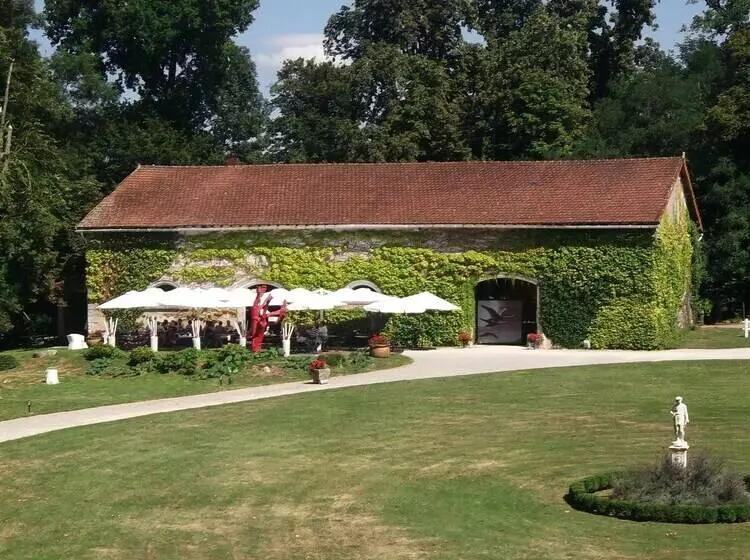 Отель Château De Nieuil