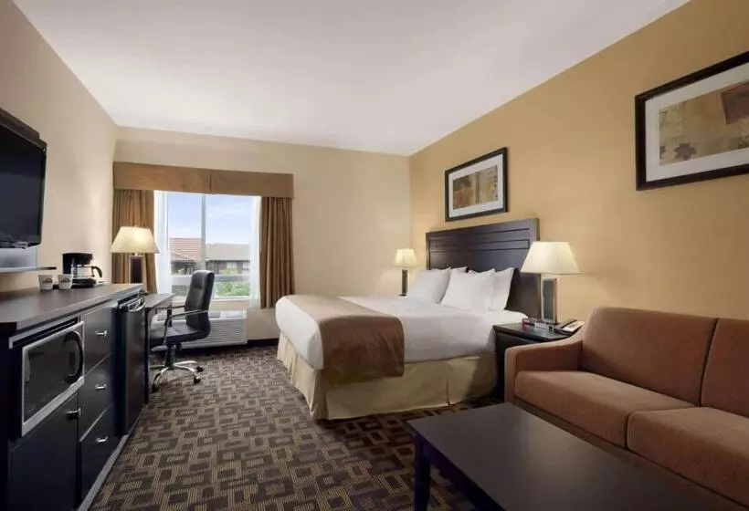 ホテル Days Inn & Suites By Wyndham Winnipeg Airport Manitoba