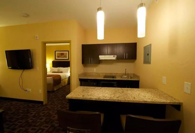 ホテル Days Inn & Suites By Wyndham Winnipeg Airport Manitoba