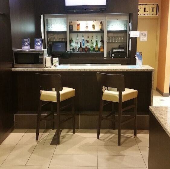 酒店 Days Inn & Suites By Wyndham Winnipeg Airport Manitoba