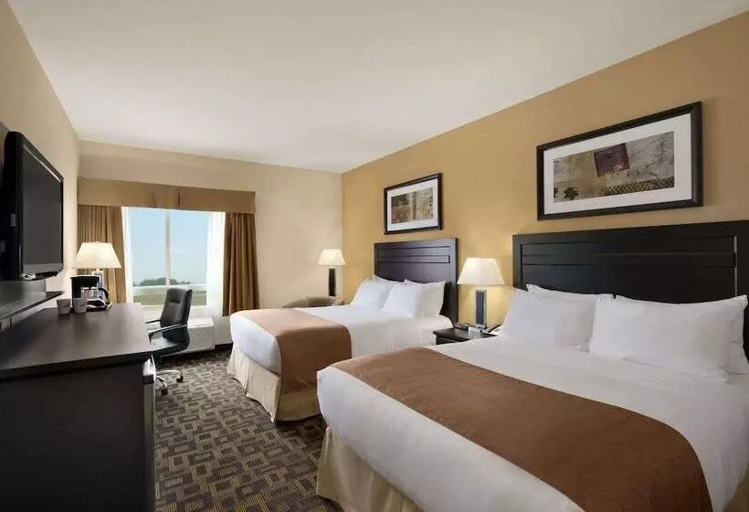 ホテル Days Inn & Suites By Wyndham Winnipeg Airport Manitoba