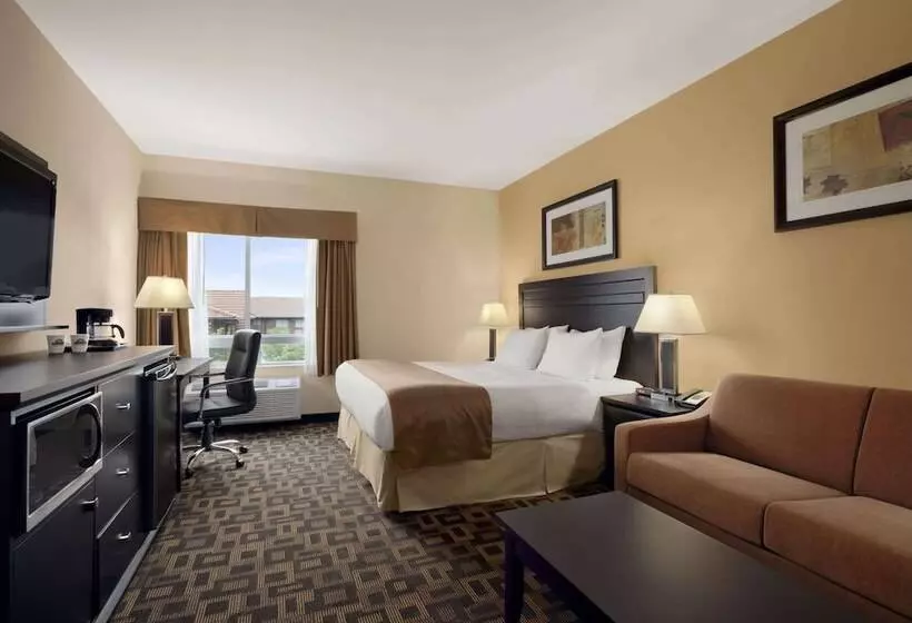 ホテル Days Inn & Suites By Wyndham Winnipeg Airport Manitoba