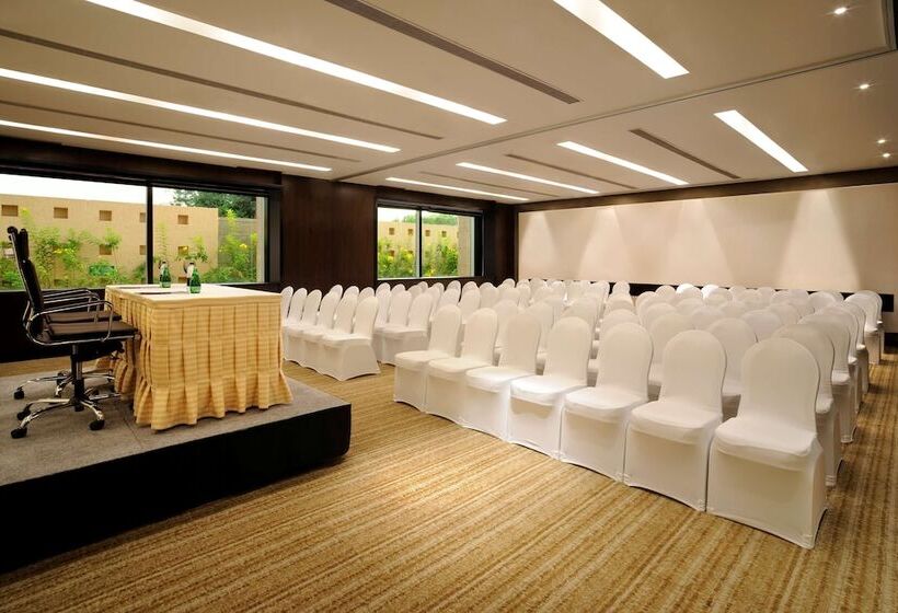 فندق Hilton Bangalore Embassy Golflinks