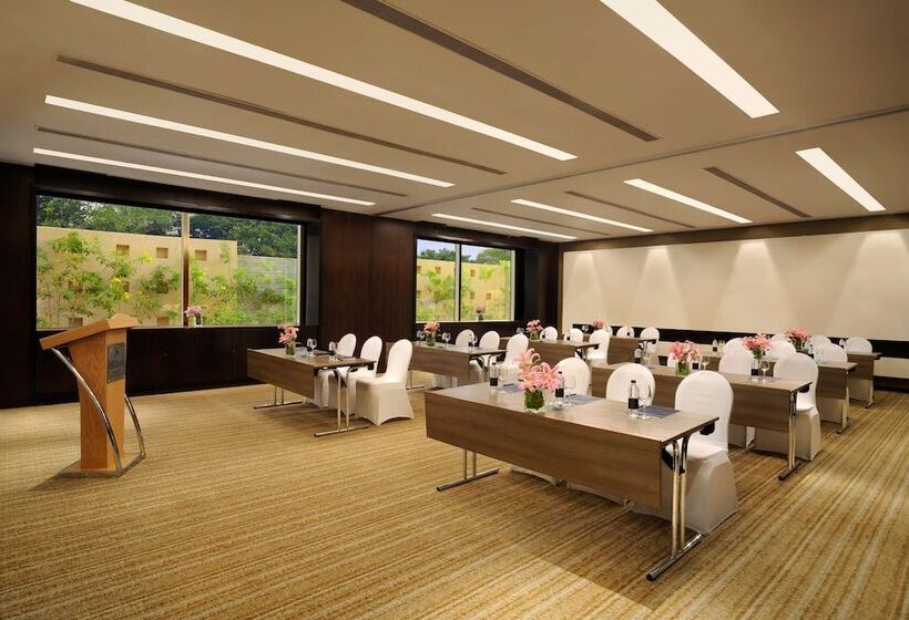 فندق Hilton Bangalore Embassy Golflinks