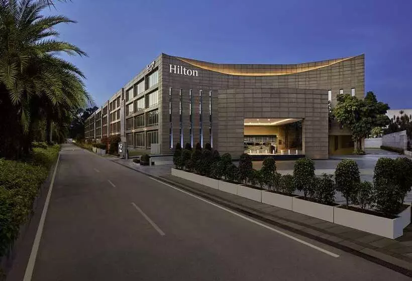 هتل Hilton Bangalore Embassy Golflinks