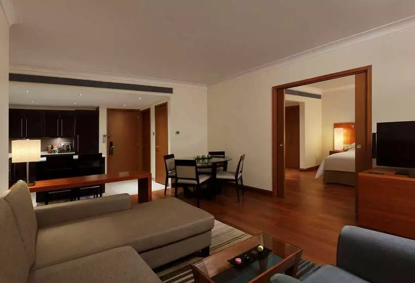 هتل Hilton Bangalore Embassy Golflinks