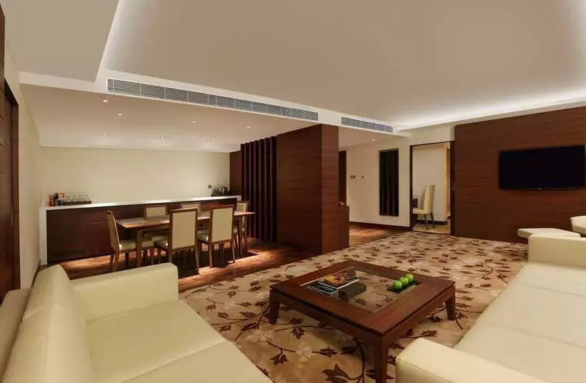 هتل Hilton Bangalore Embassy Golflinks