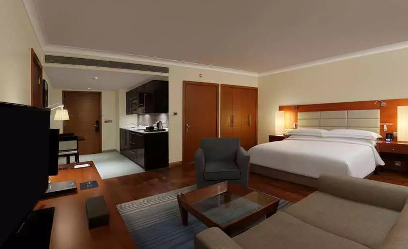 هتل Hilton Bangalore Embassy Golflinks