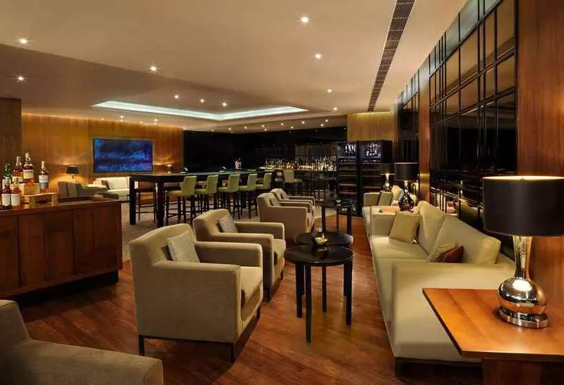 هتل Hilton Bangalore Embassy Golflinks